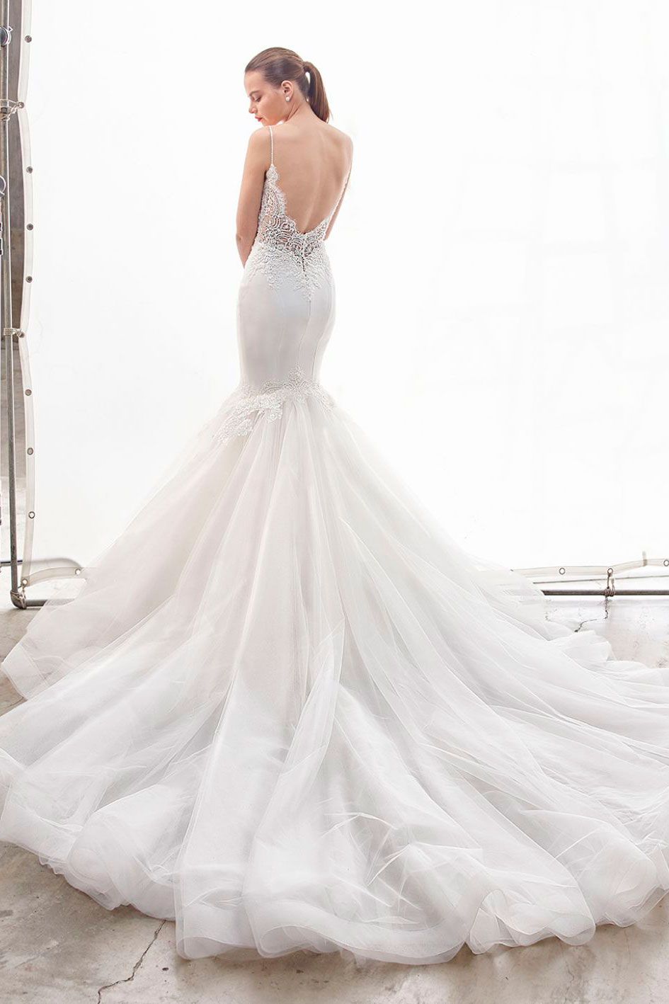 Enzoani 2019 Pro Naya Bac Web 1064 1418 80 int s c1