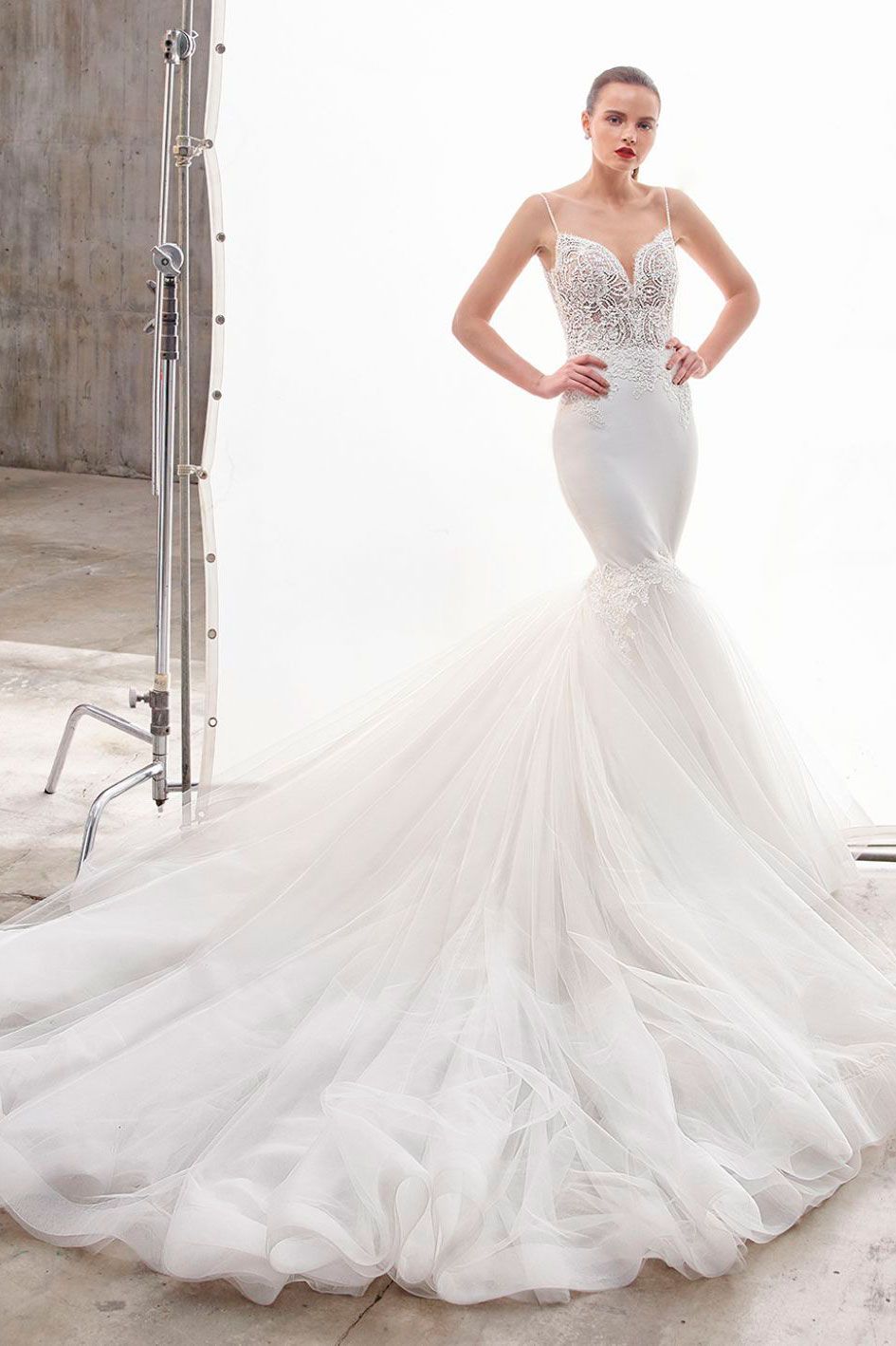 Enzoani 2019 Pro Naya Fro Web 1064 1418 80 int s c1