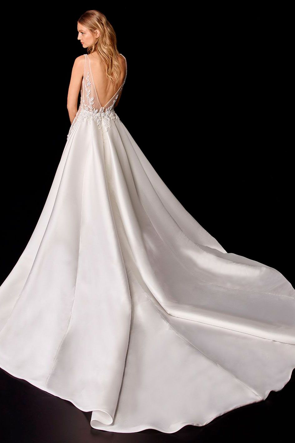 Enzoani 2021 Pro Petrina Bac Web 1064 1418 80 int s c1