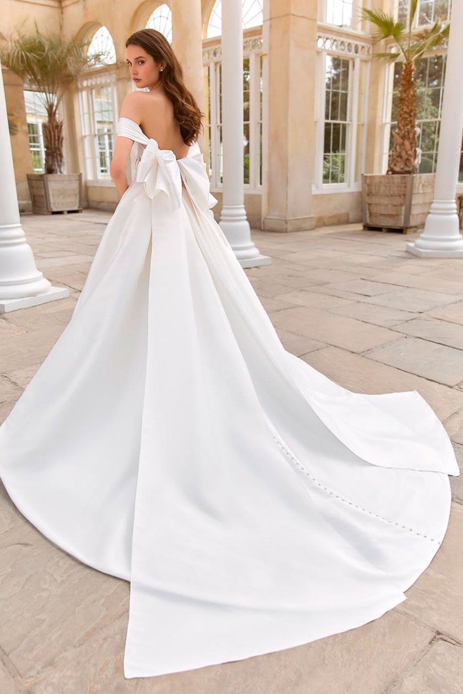Enzoani 23 Pro SARAH Bow Bac Web 1064 1418 80 int s c1