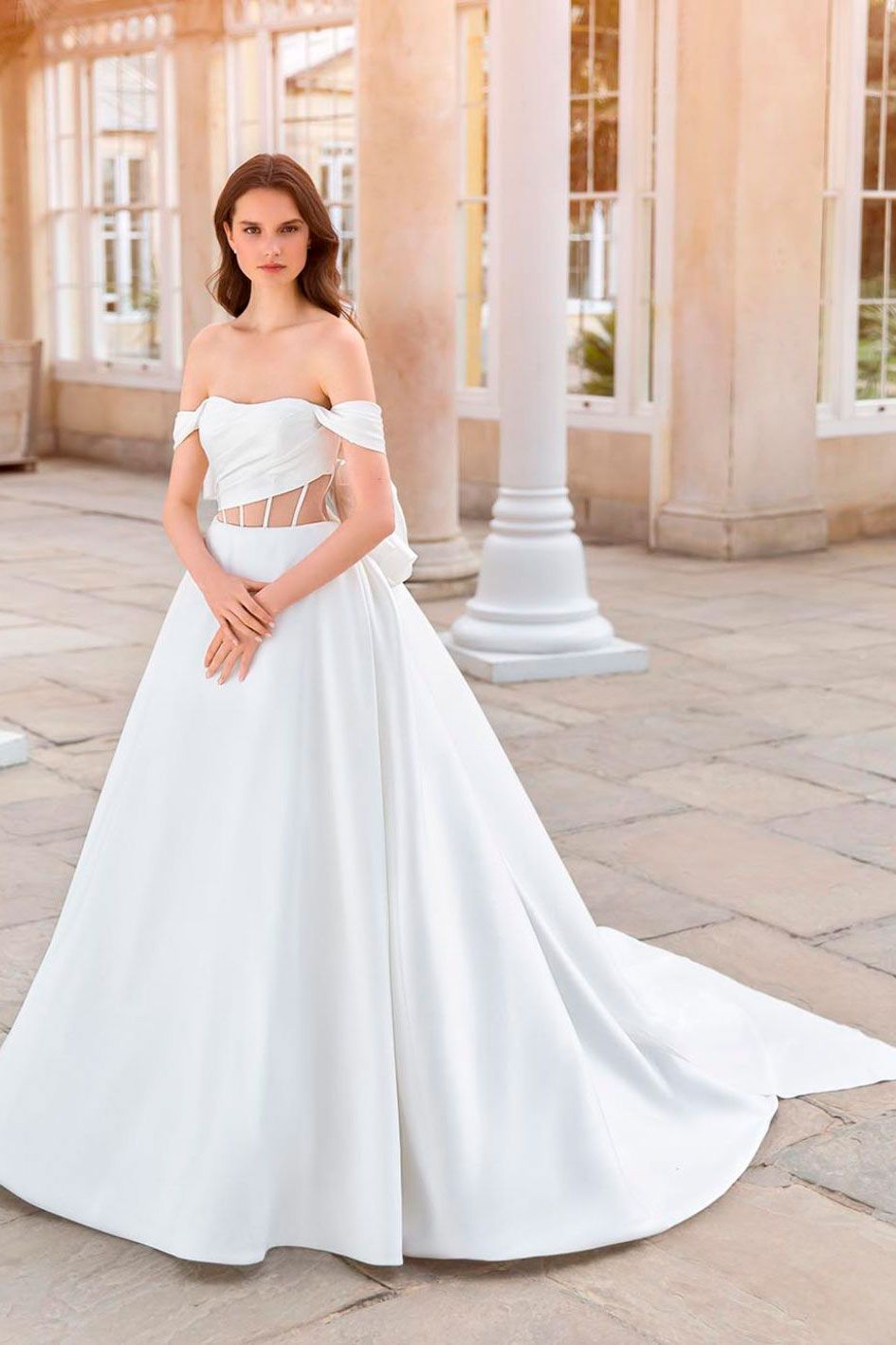 Enzoani 23 Pro SARAH Bow Fro Web 1064 1418 80 int s c1